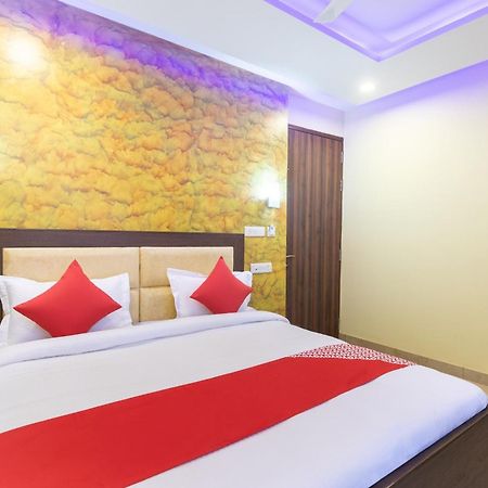 Super Oyo Hotel O Red Stone Inn New Delhi Ngoại thất bức ảnh