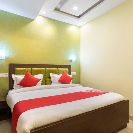 Super Oyo Hotel O Red Stone Inn New Delhi Ngoại thất bức ảnh