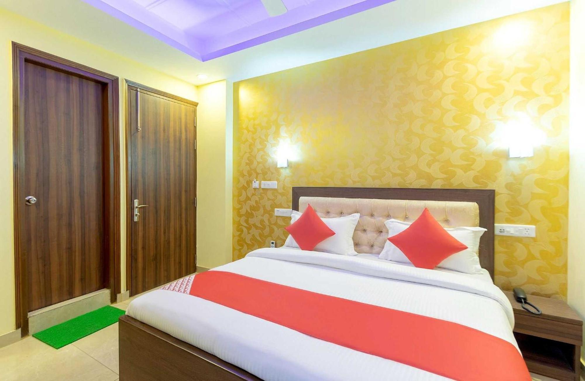 Super Oyo Hotel O Red Stone Inn New Delhi Ngoại thất bức ảnh