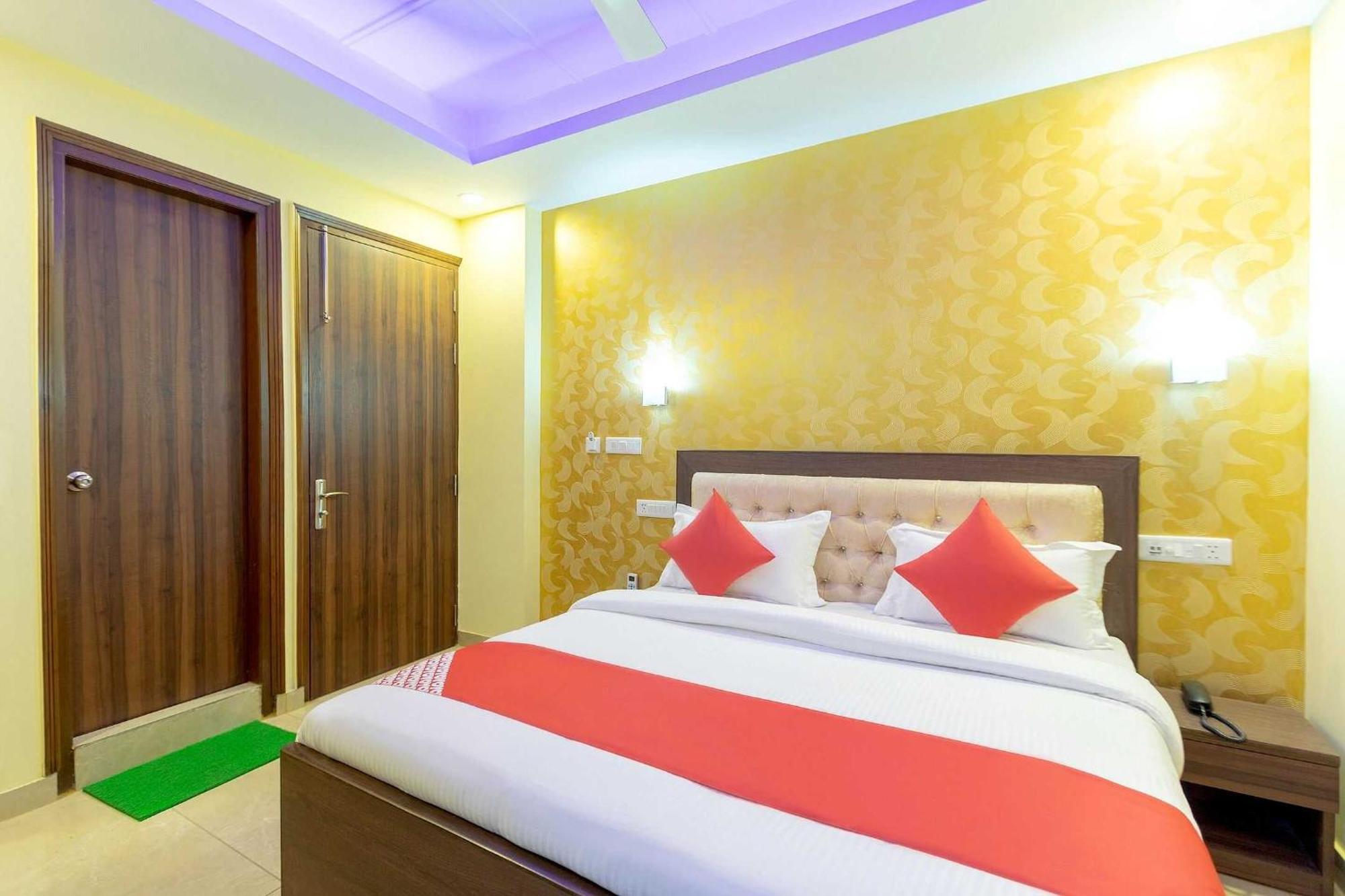 Super Oyo Hotel O Red Stone Inn New Delhi Ngoại thất bức ảnh