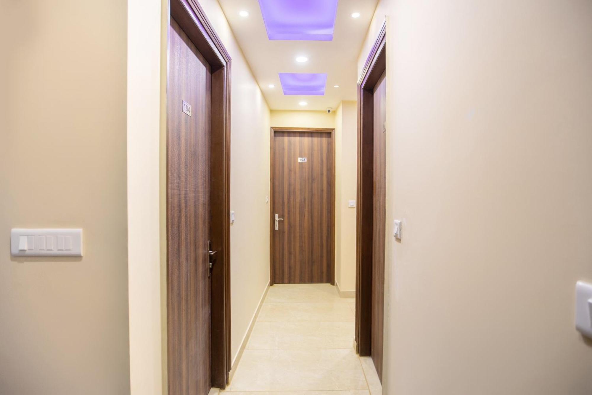 Super Oyo Hotel O Red Stone Inn New Delhi Ngoại thất bức ảnh
