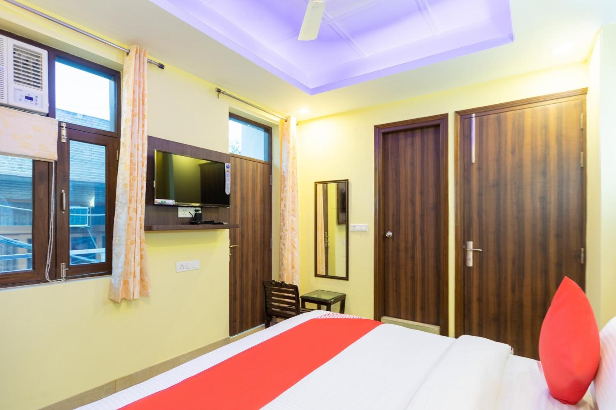 Super Oyo Hotel O Red Stone Inn New Delhi Ngoại thất bức ảnh