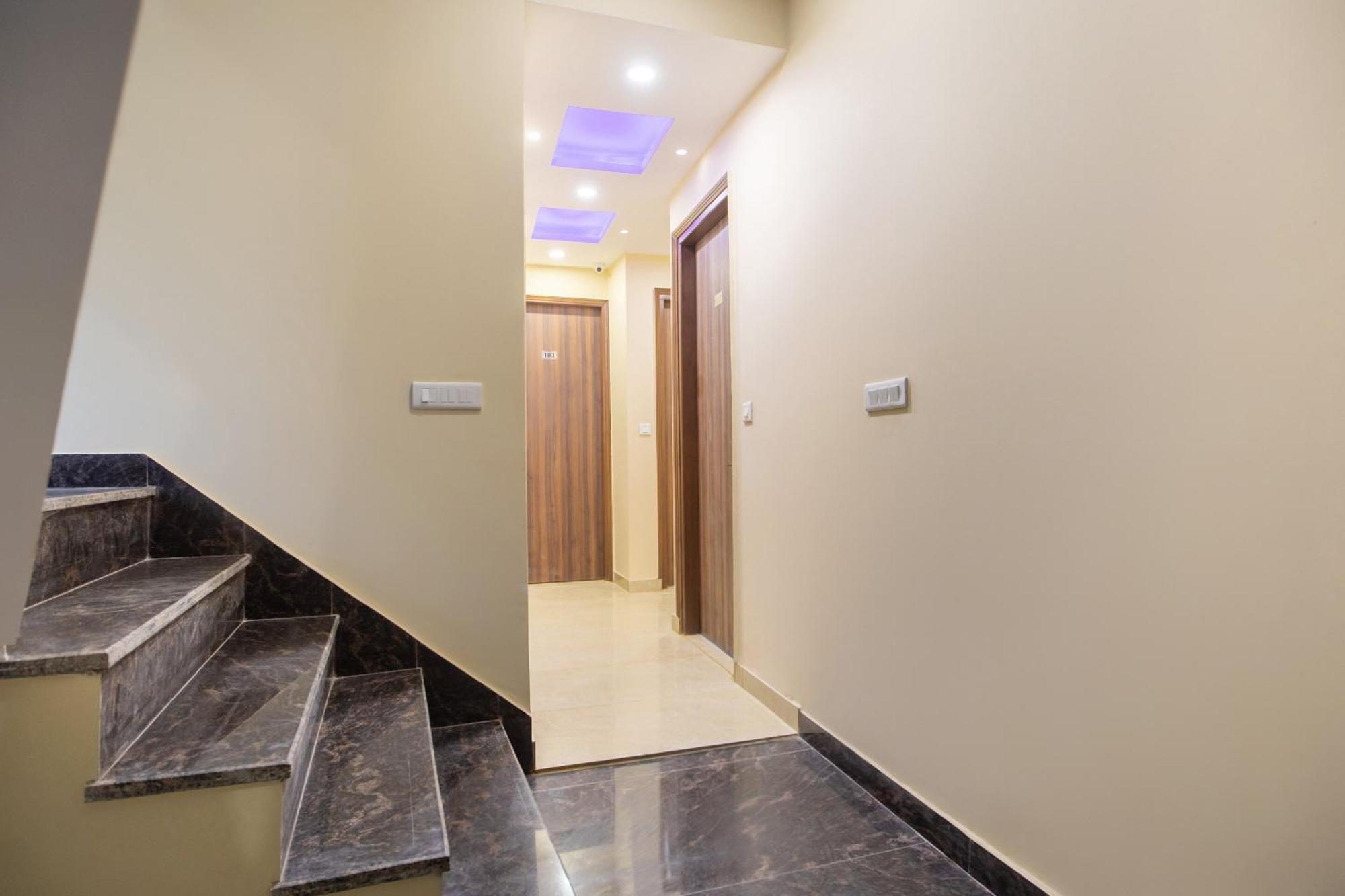 Super Oyo Hotel O Red Stone Inn New Delhi Ngoại thất bức ảnh