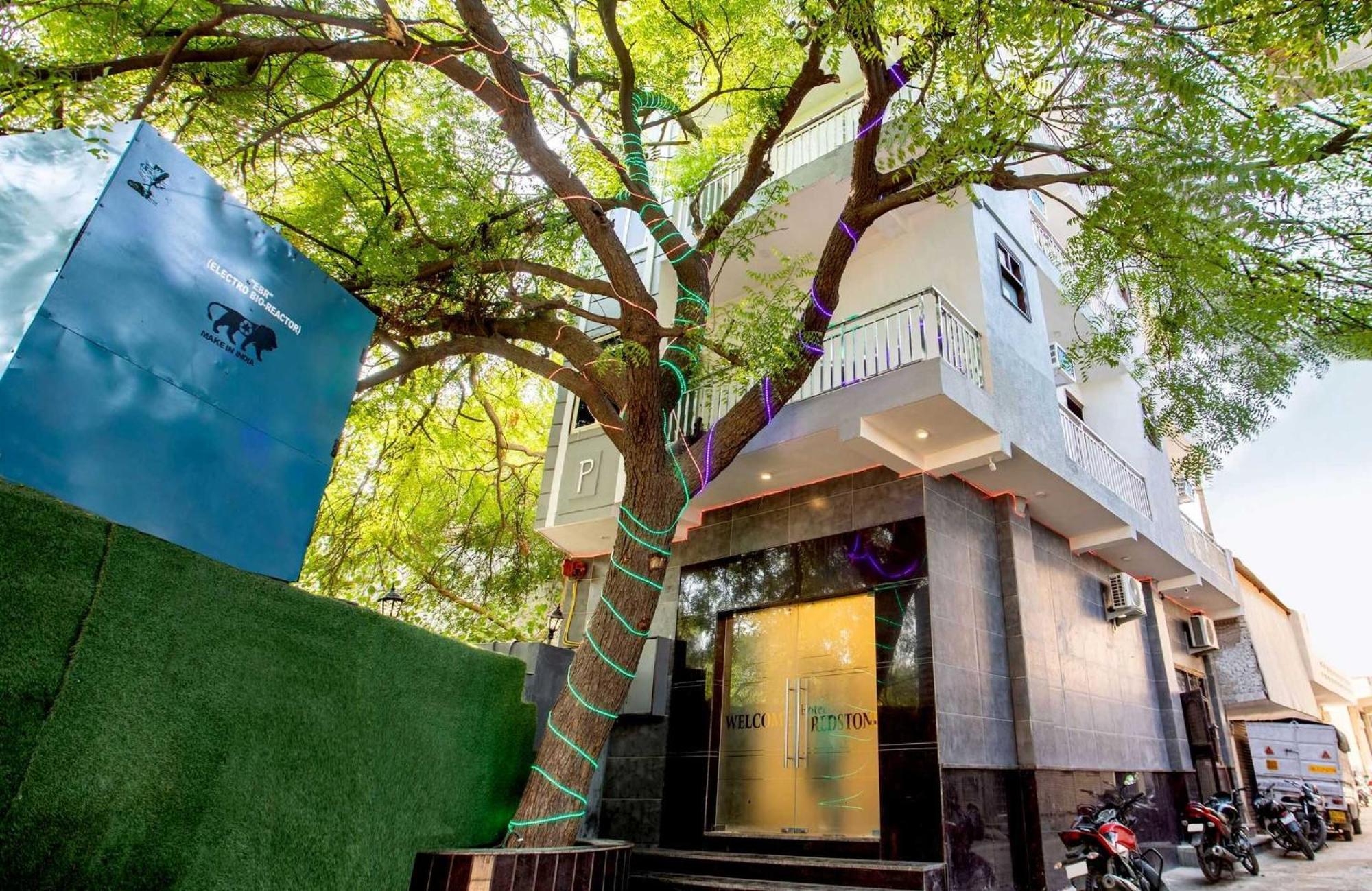 Super Oyo Hotel O Red Stone Inn New Delhi Ngoại thất bức ảnh