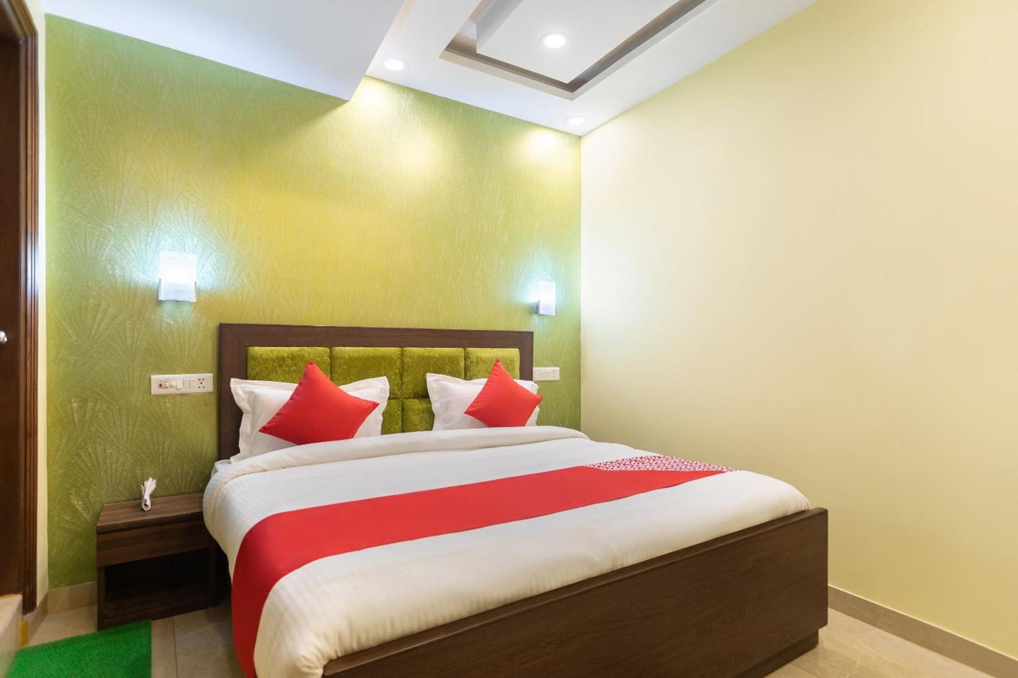 Super Oyo Hotel O Red Stone Inn New Delhi Ngoại thất bức ảnh