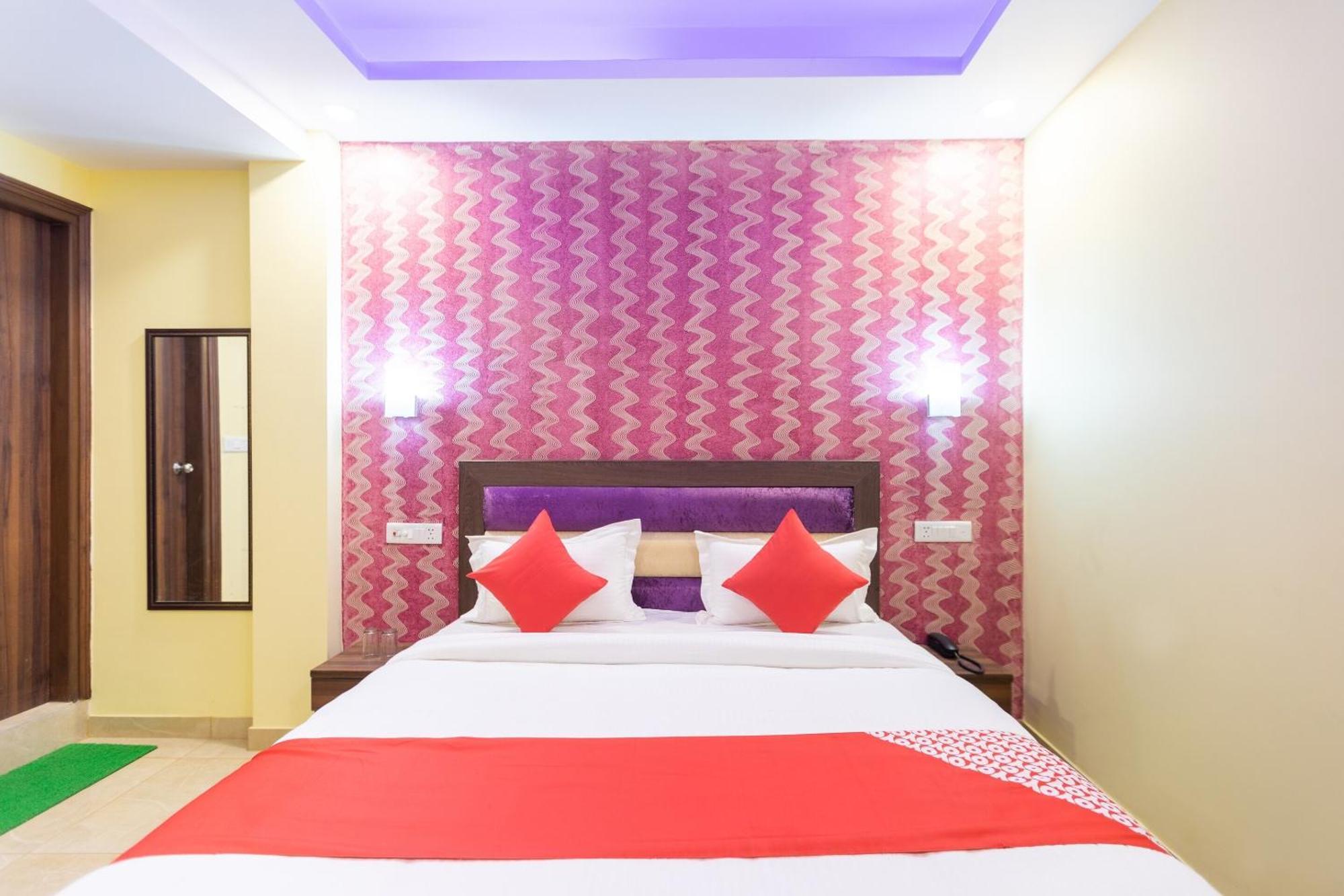 Super Oyo Hotel O Red Stone Inn New Delhi Ngoại thất bức ảnh